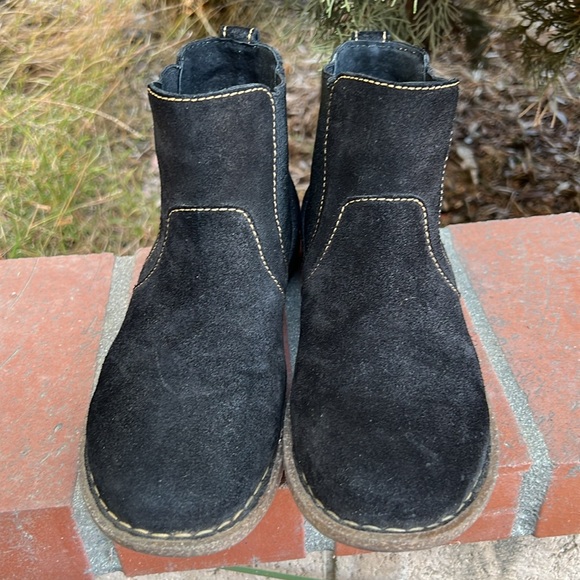 Born Black Suede Chelsea Boots 7.5 Women’s - Picture 3 of 12